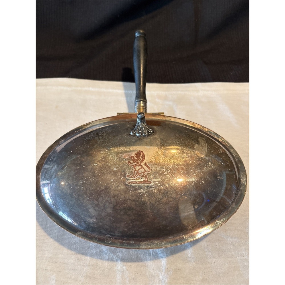 Vintage SHEFFIELD LION Oval Silent Butler Crumb Catcher Silver Plate HINGED LID